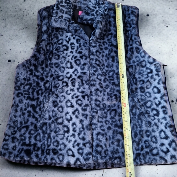 Betsey Johnson Super Soft Leopard Print Vest - Picture 8 of 9